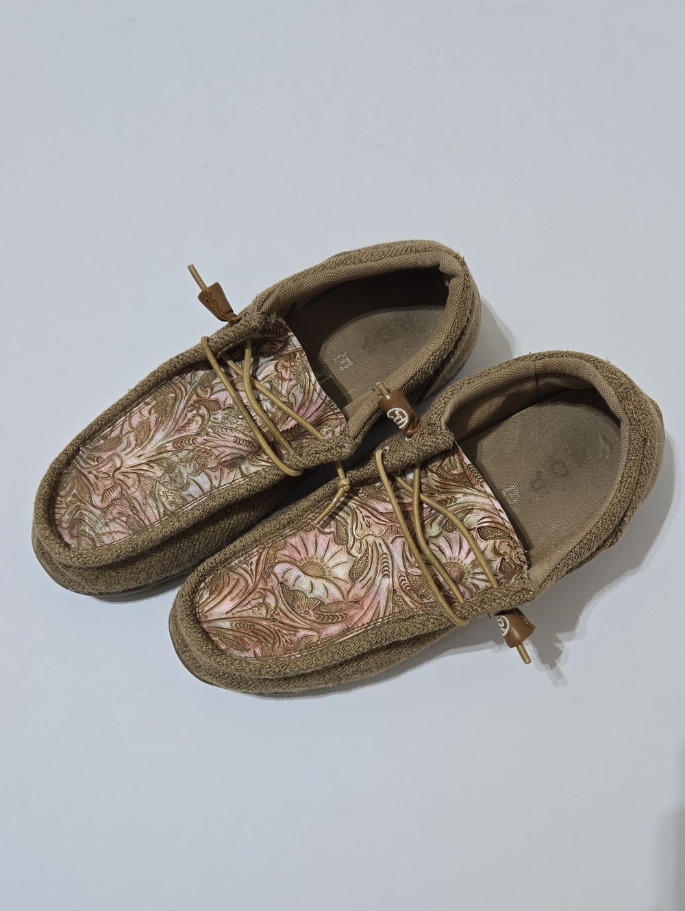 Roper Women's Chillin Floral Embossed Mocs